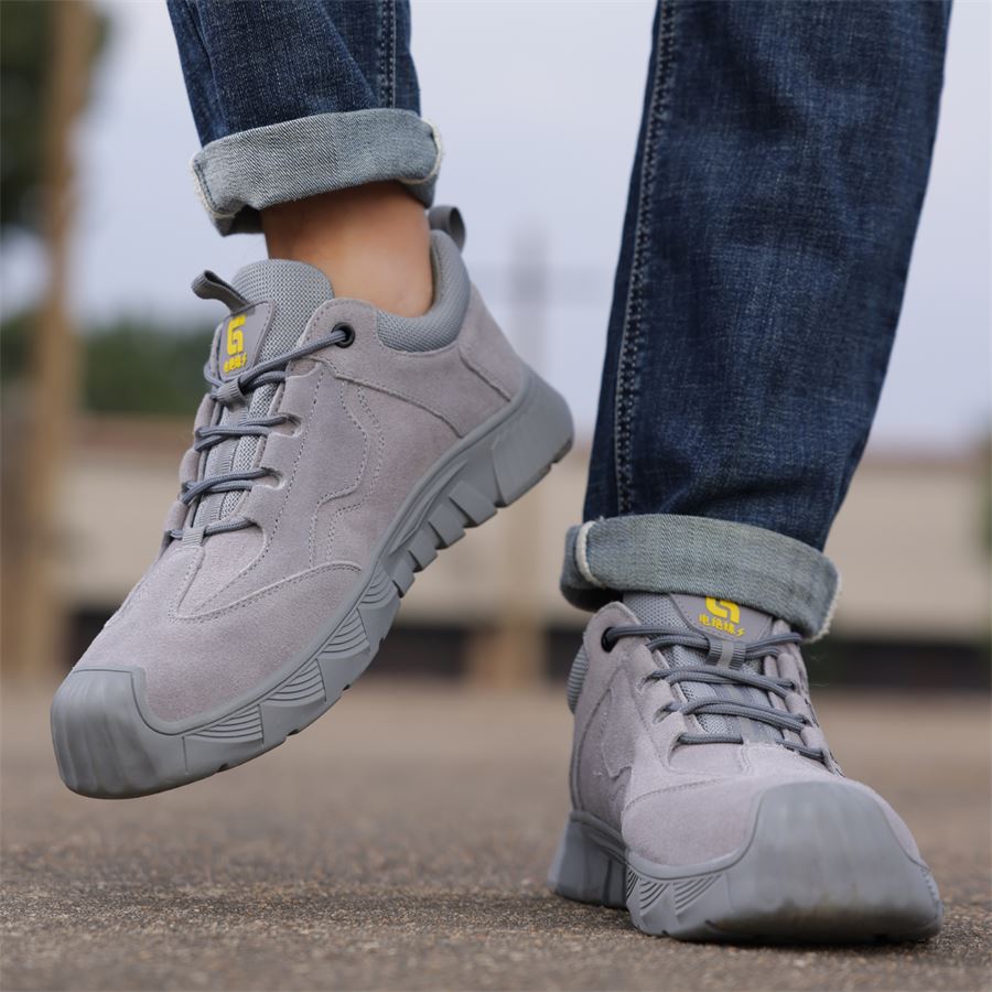 Suede Low-Cut Safety Sneaker model 0266FKV in use, view 3