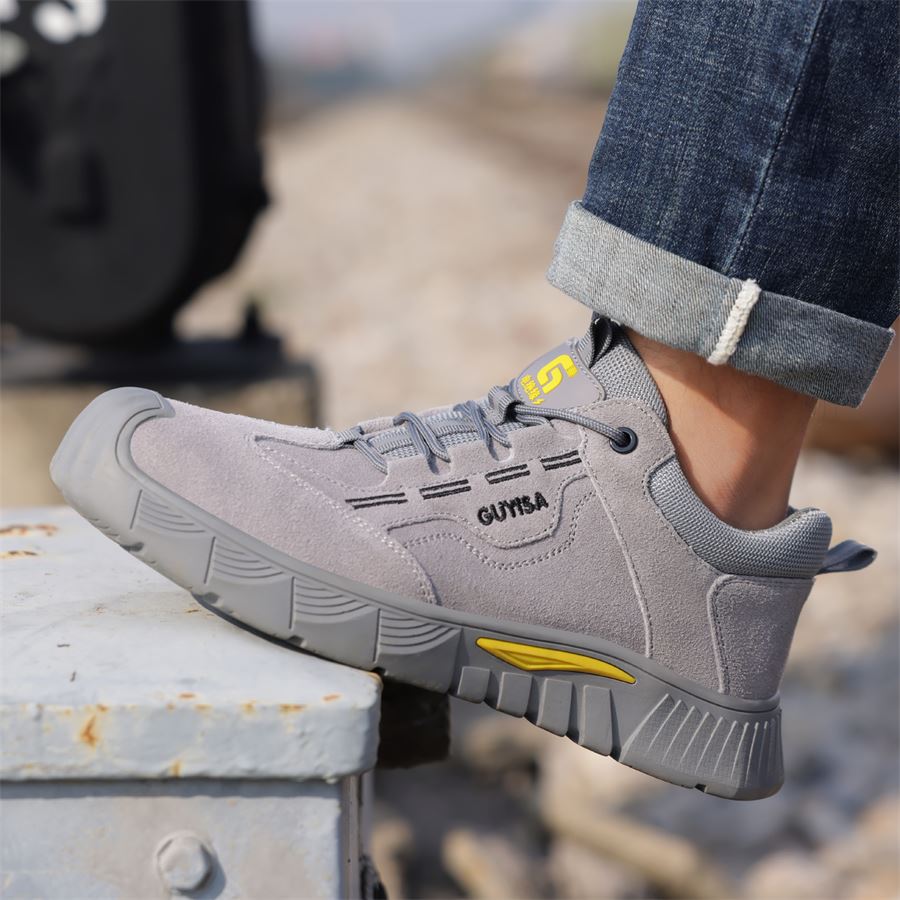 Suede Low-Cut Safety Sneaker model 0266FKV in use, view 4