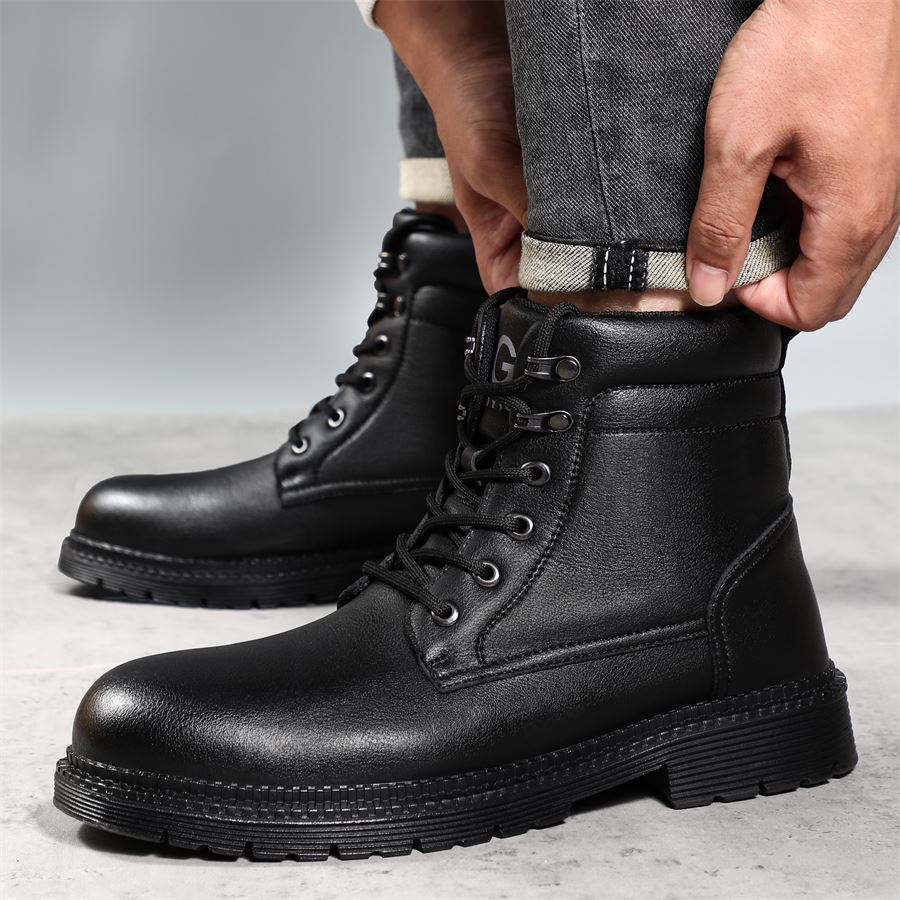 Classic Lace-Up Safety Work Boot model 1117 in use, view 2
