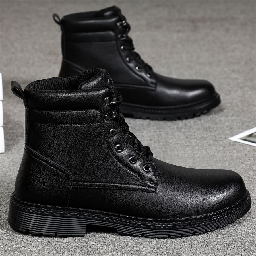 Classic Lace-Up Safety Work Boot model 1117 in use, view 3