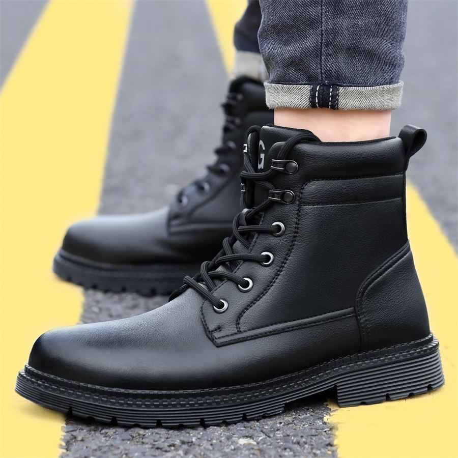 Classic Lace-Up Safety Work Boot model 1117 in use, view 4