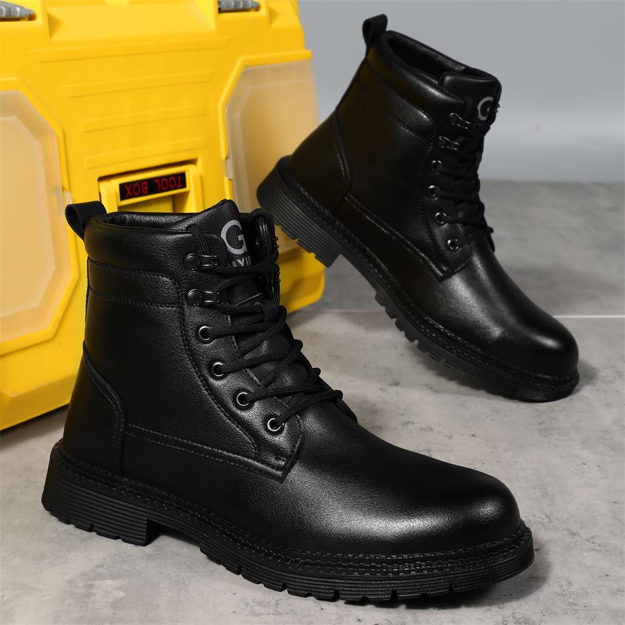 Classic Lace-Up Safety Work Boot model 1117 in use, view 5