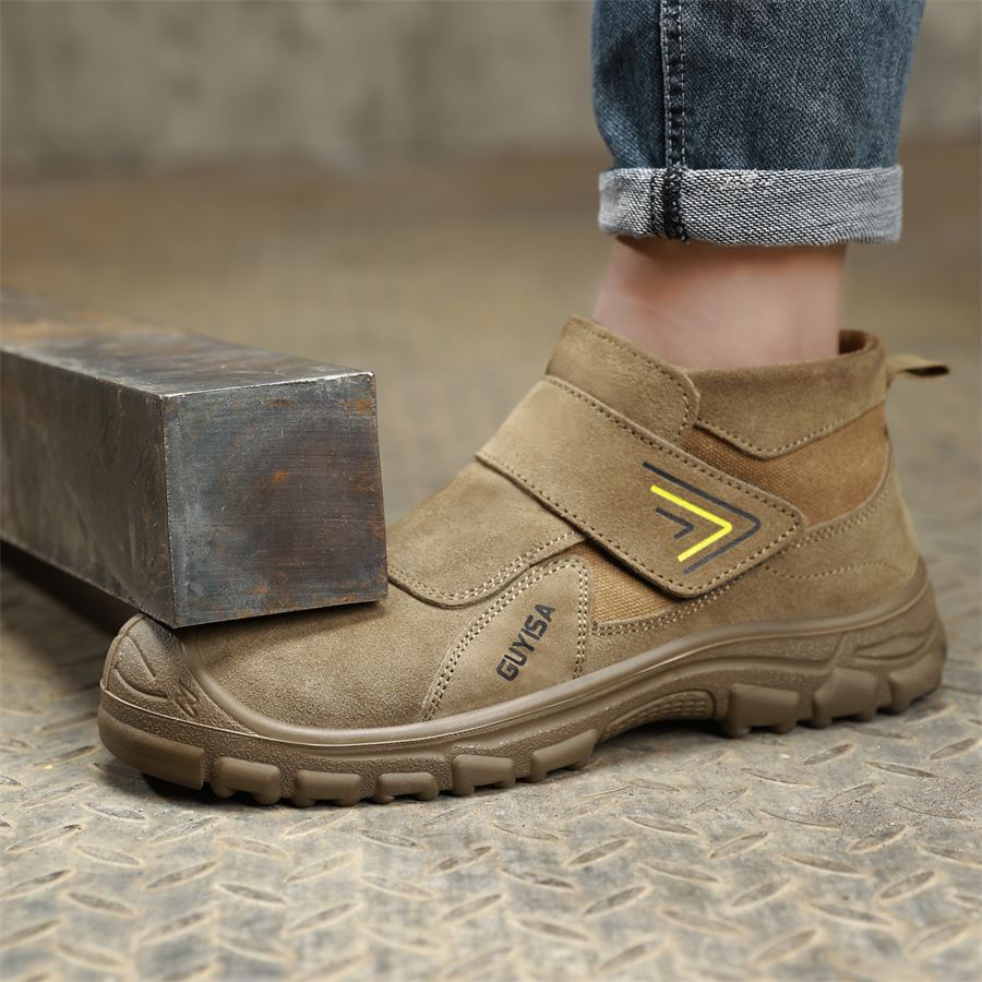 Hook-and-Loop Welding Safety Shoe model 3027 in use, view 2