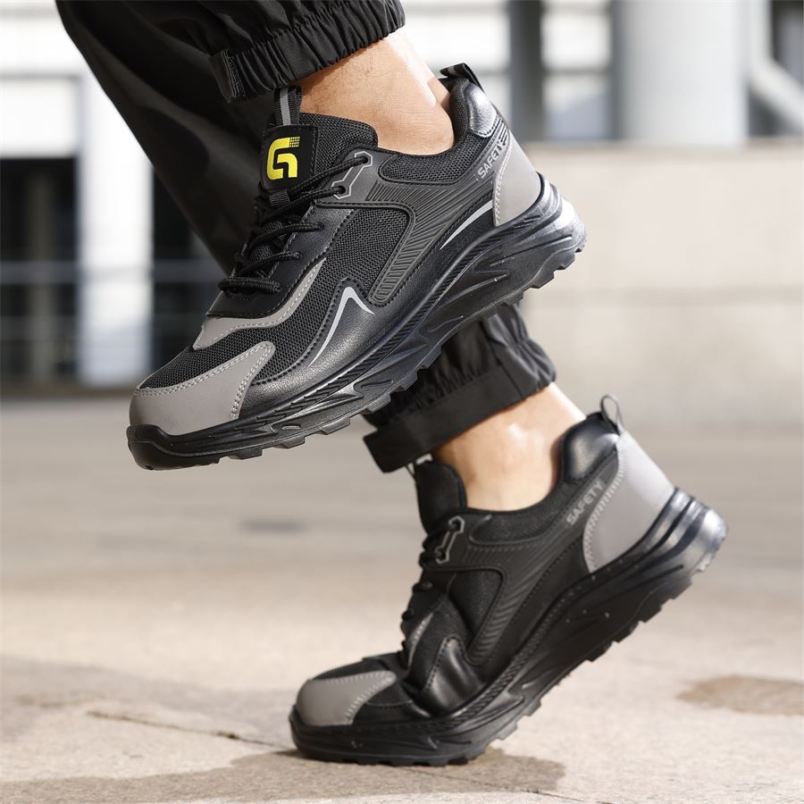 Sporty Low-Cut Safety Sneaker model 5001 in use, view 2
