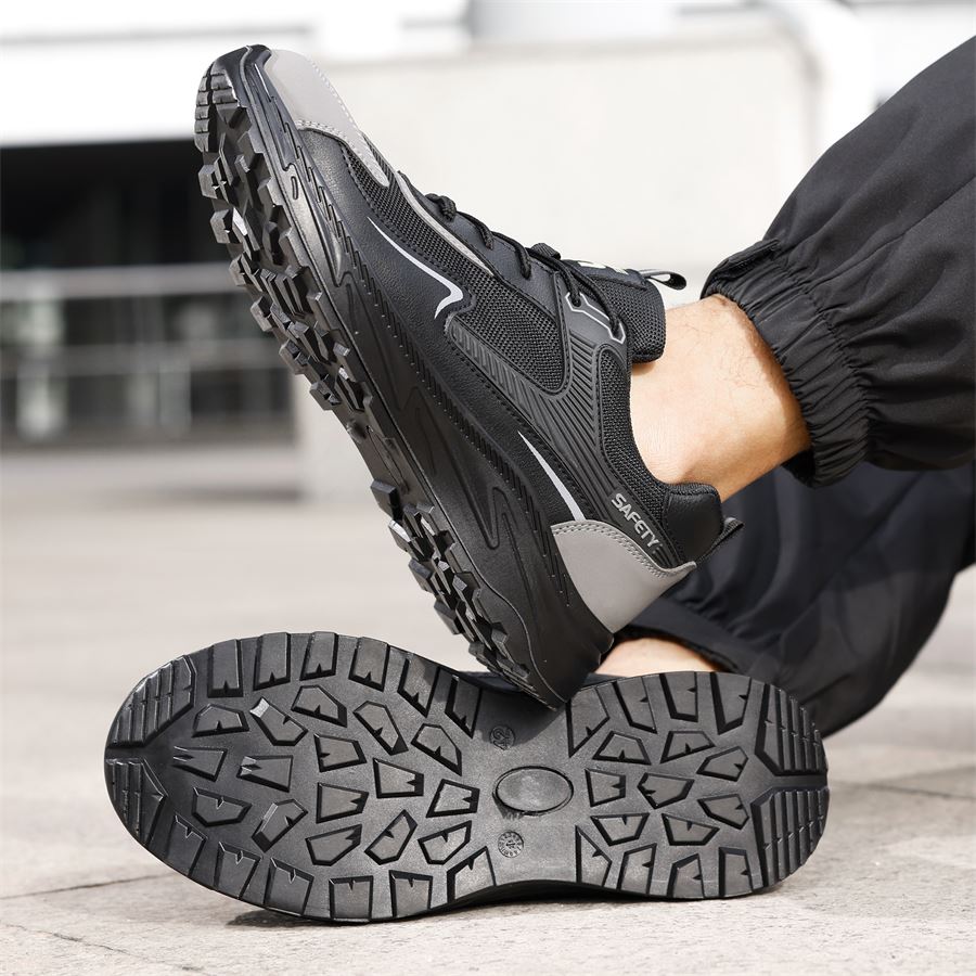 Sporty Low-Cut Safety Sneaker model 5001 in use, view 3