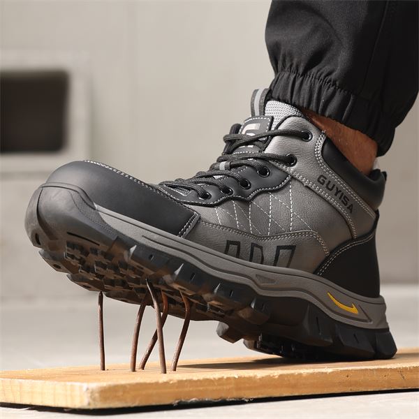 5072 Outdoor Mid-Cut Safety Boot in use