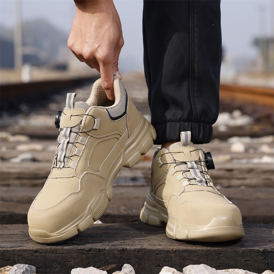 Rotary-Lace Low Safety Shoe model F055SL in use, view 3