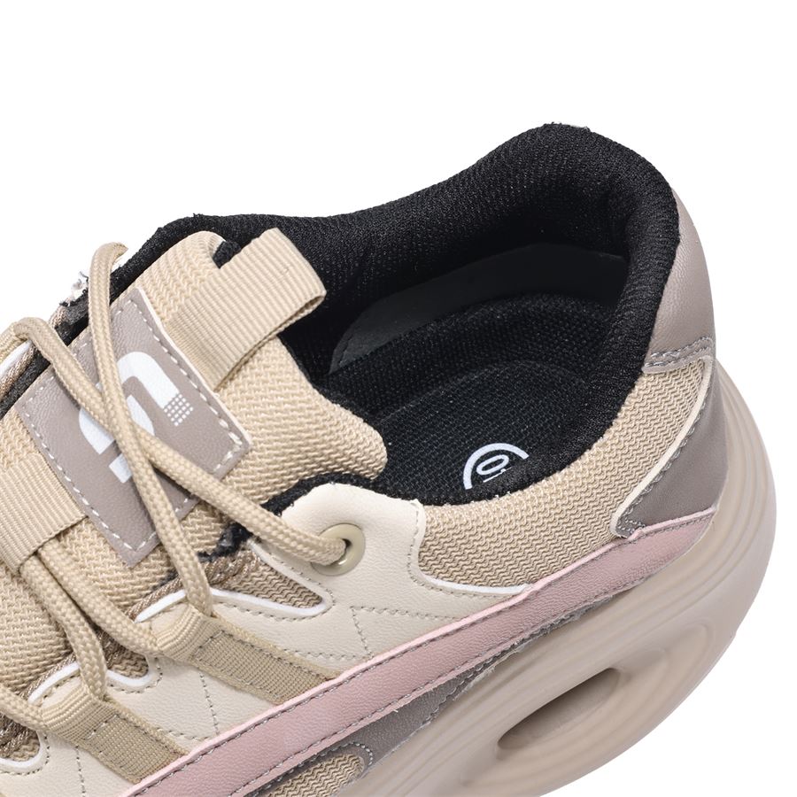 Women's Chunky Safety Sneaker model F129 in use, view 2