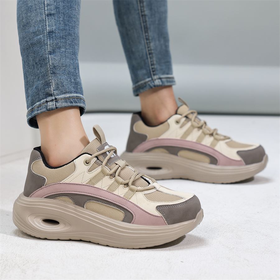 Women's Chunky Safety Sneaker model F129 in use, view 4